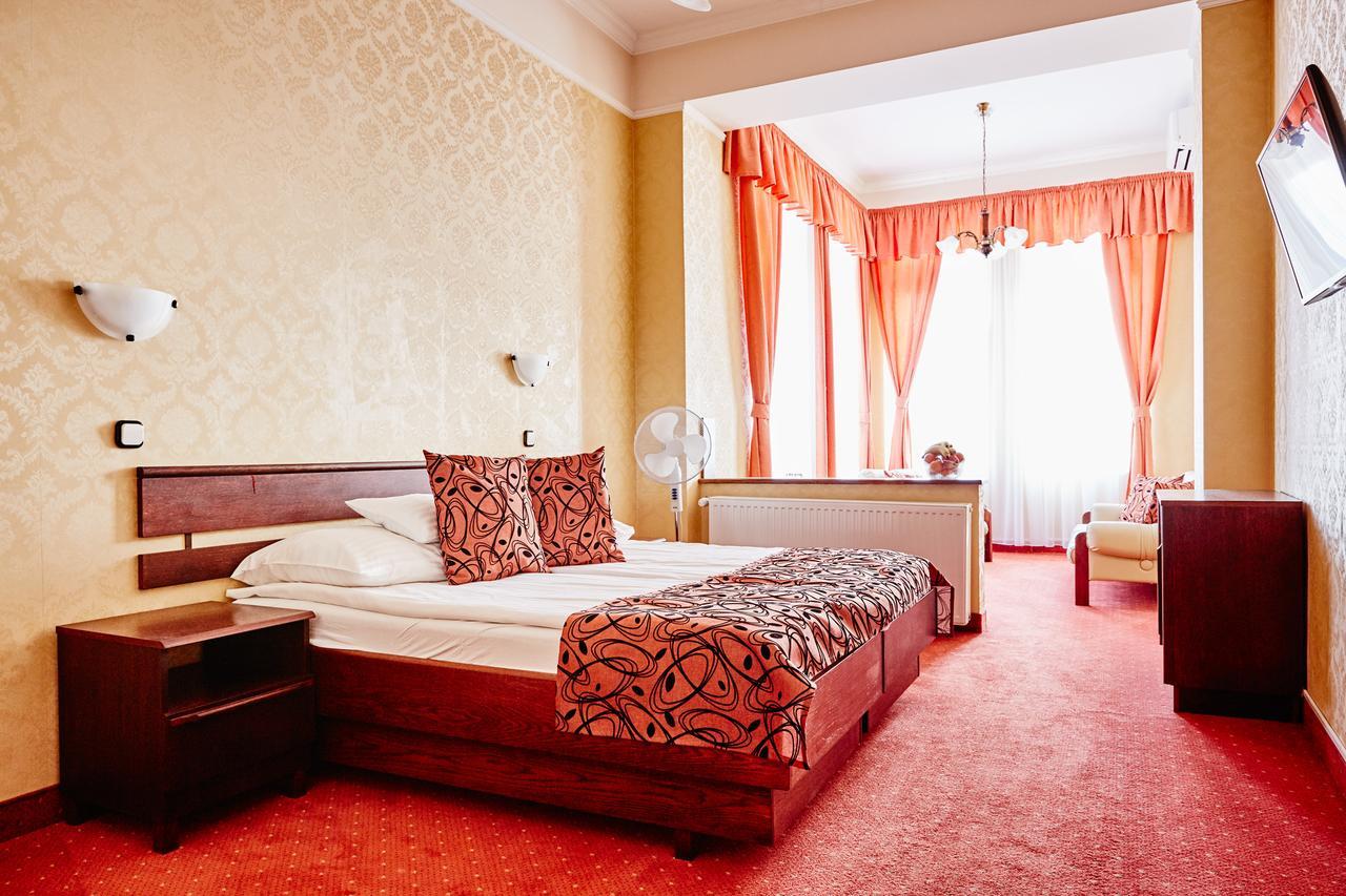 Hotel Astoria Balatonfured Exterior photo